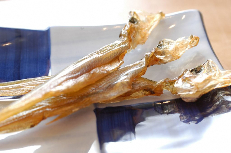 雄柳葉魚(おすししゃも)の燻製